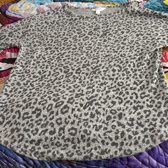 Gray Leopard Print Women's Sweater so soft!!!! - Picture 4 of 4